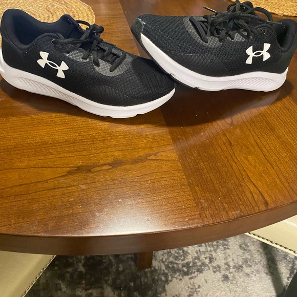 Under Armour shoes - Picture 6 of 9